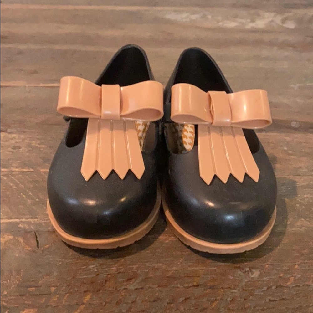 Mini Melissa toddler size 7